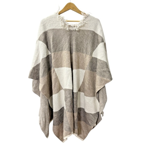 Chico's Women's ONE SIZE PRE-OWNED Tan/Beige Shawl/Wrap Scarf Open Poncho Fringe - Picture 7 of 10